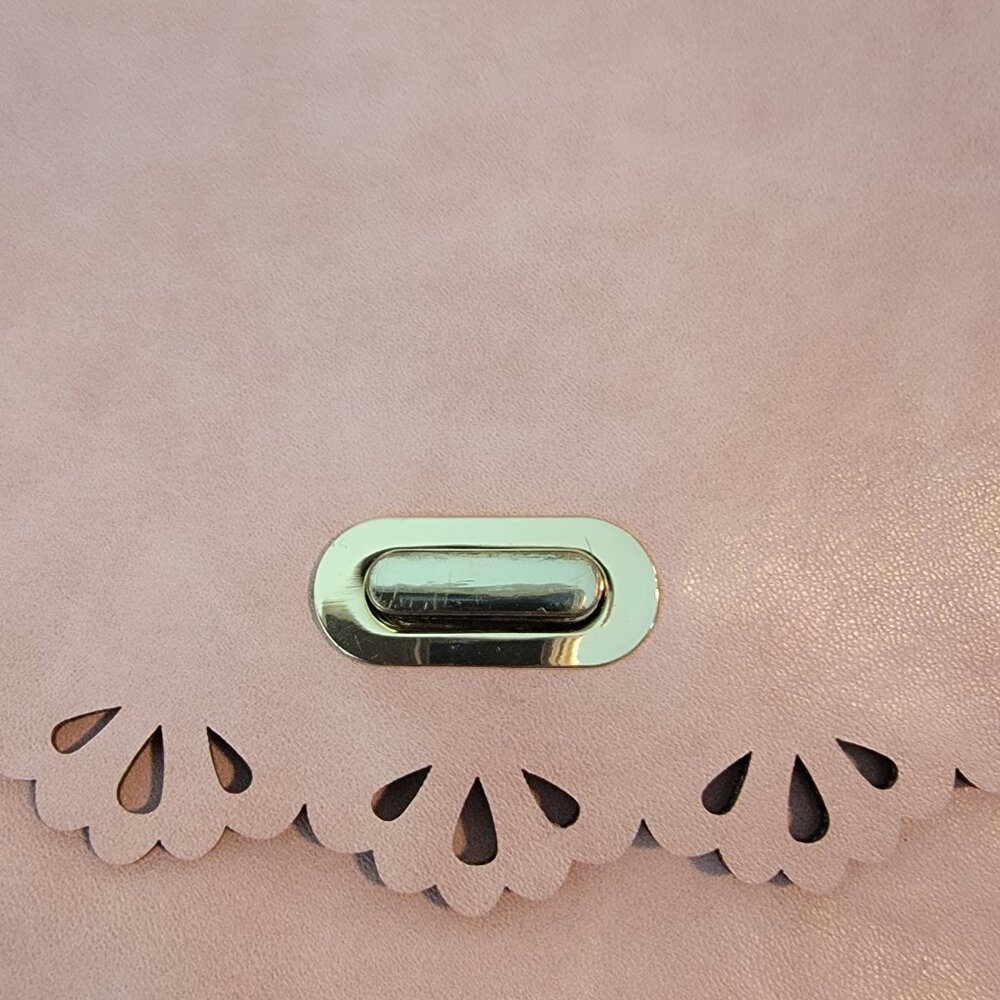 Moda Luxe Lola Pale Pink Turnlock Faux Leather Envelope Clutch/Crossbody Purse - Picture 5 of 16